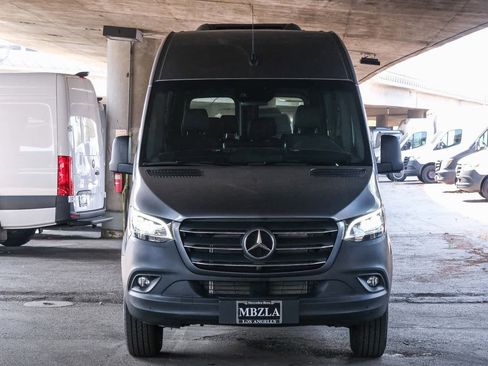 Used 2024 Mercedes-Benz Sprinter 2500 image 2