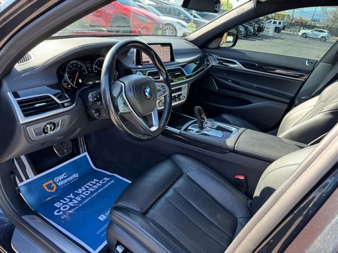 Used 2019 BMW 740i w/ M Sport Package RWD image 10