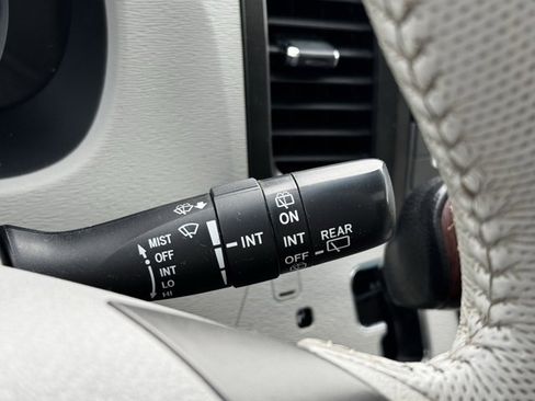 Used 2013 Toyota Sienna XLE image 31