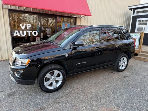 Used 2012 Jeep Compass Latitude w/ Sun/Sound Group image 8