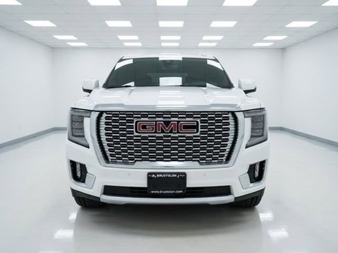 Used 2021 GMC Yukon XL Denali w/ Denali Premium Package image 9