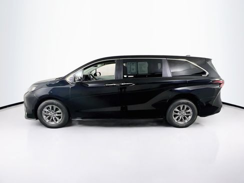 Used 2023 Toyota Sienna XLE FWD image 8