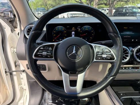 Used 2023 Mercedes-Benz GLA 250 4MATIC w/ Premium Package image 10