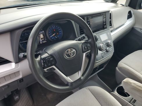 Used 2019 Toyota Sienna LE image 20