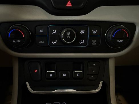 Used 2019 GMC Terrain Denali w/ Advanced Safety Package AWD/4WD image 39