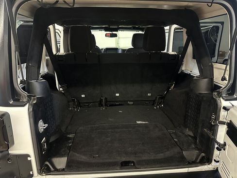 Used 2015 Jeep Wrangler Unlimited Rubicon w/ Connectivity Group AWD/4WD image 20