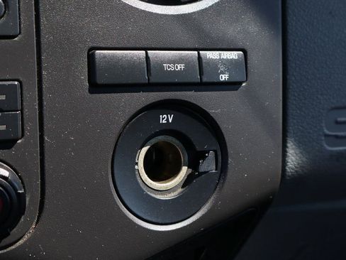 Used 2015 Ford F550 2WD Regular Cab Super Duty image 28