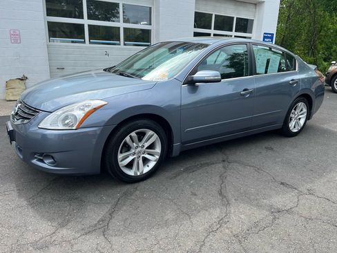 Used 2012 Nissan Altima 3.5 SR w/ Sport Pkg FWD image 3