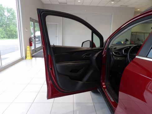 Used 2022 Buick Encore Preferred w/ Safety Package AWD/4WD image 9