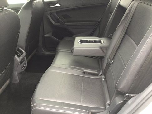 Used 2020 Volkswagen Tiguan SEL AWD/4WD image 23