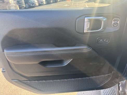 Used 2022 Jeep Wrangler Unlimited Sahara w/ Cold Weather Group image 13