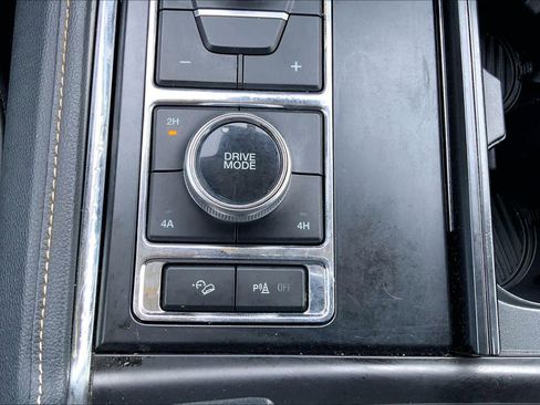 Used 2023 Ford Expedition XLT image 36