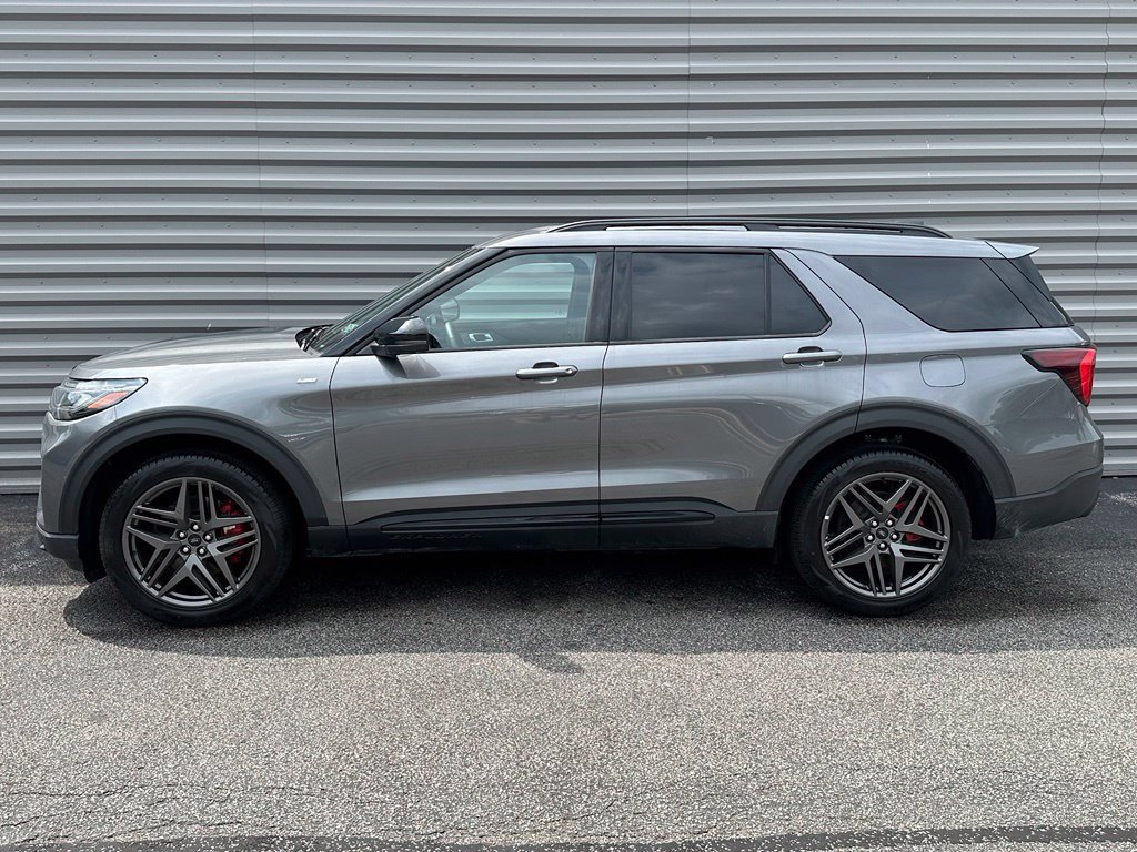 New 2026 Ford Explorer ST-Line w/ ST-Line Street Pack AWD/4WD image 2