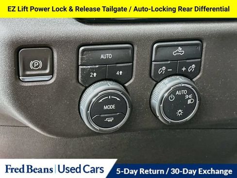 Used 2023 Chevrolet Silverado 1500 LT AWD/4WD image 16