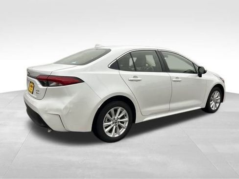 Used 2025 Toyota Corolla XLE image 8