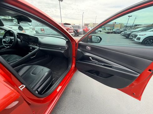 Used 2022 Hyundai Elantra Limited FWD image 29
