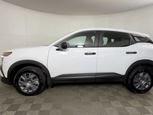 Used 2025 Nissan Kicks S FWD image 9