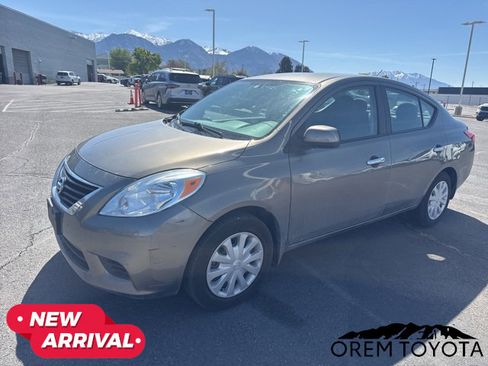 Used 2012 Nissan Versa SV FWD image 13