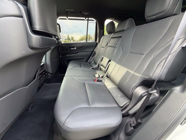 Used 2025 Lexus LX 600 4WD w/ Appearance Package image 31