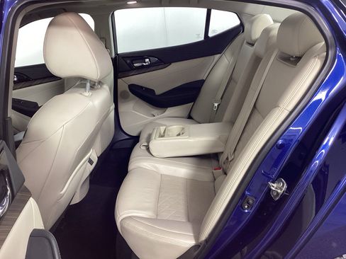 Used 2018 Nissan Maxima Platinum image 14