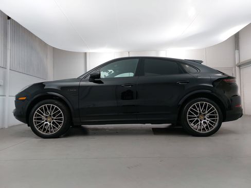 Used 2022 Porsche Cayenne E-Hybrid Coupe image 2