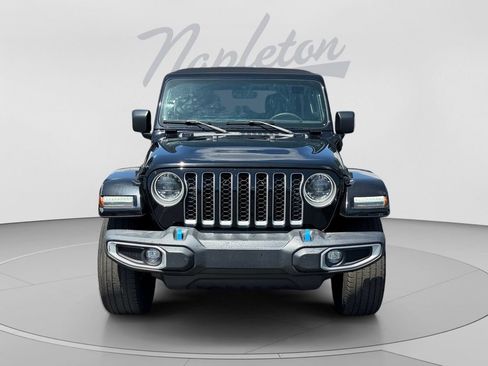 Used 2023 Jeep Wrangler Unlimited Sahara AWD/4WD image 9