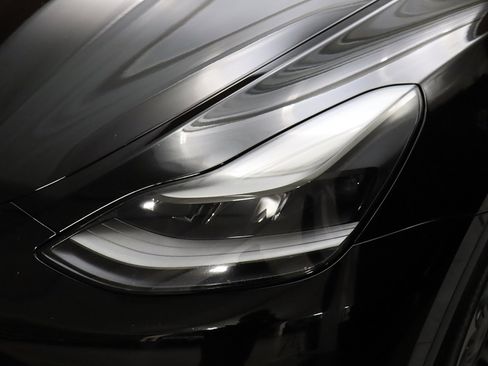 Used 2022 Tesla Model Y Performance image 14