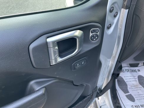 Used 2023 Jeep Gladiator Willys image 14