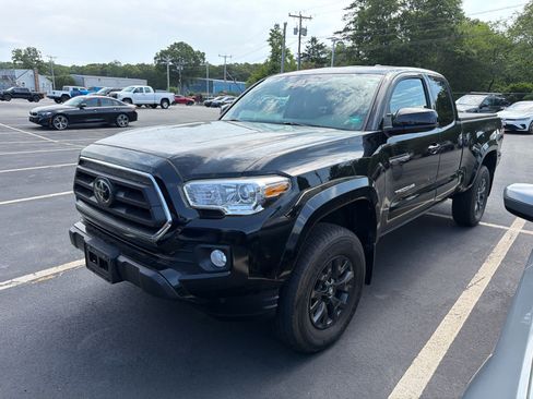 Used 2020 Toyota Tacoma SR5 AWD/4WD image 2