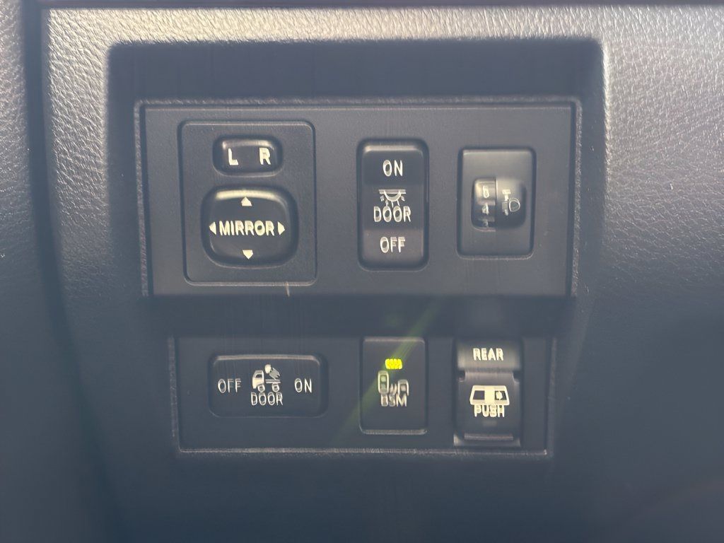 Used 2016 Toyota Tundra Limited w/ Limited Premium Package RWD image 17