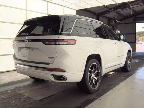 Used 2024 Jeep Grand Cherokee Summit AWD/4WD image 4