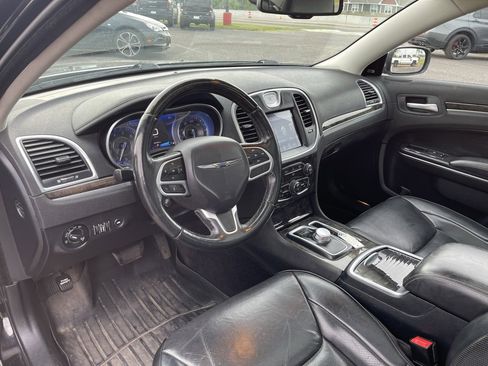 Used 2017 Chrysler 300 C image 22