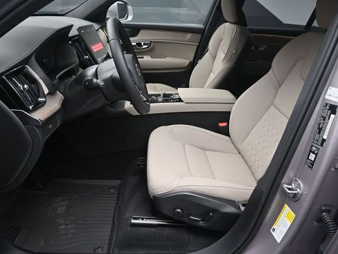 New 2026 Volvo XC90 B6 Plus w/ Protection Package Premier image 18