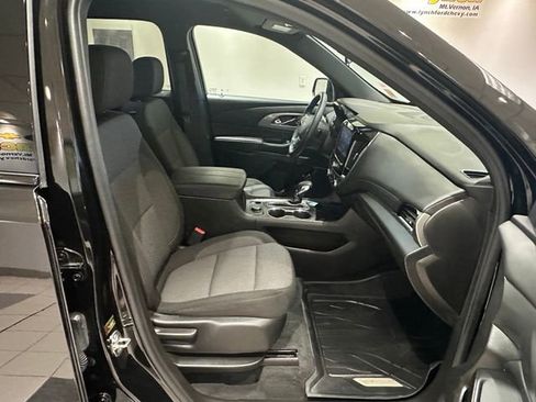 Used 2023 Chevrolet Traverse LT w/ Midnight/Sport Edition image 6