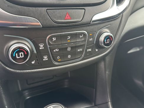 Used 2021 Chevrolet Equinox LT image 21