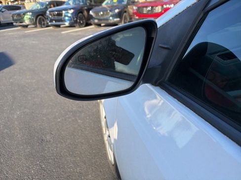 Used 2015 Toyota Corolla LE image 27