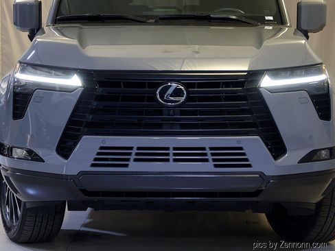 Used 2025 Lexus GX 550 w/ Accessory Package (2T) AWD/4WD image 6