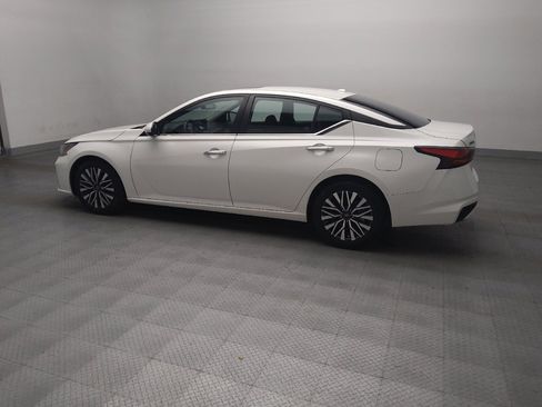 Used 2023 Nissan Altima 2.5 SV w/ SV Premium Package FWD image 3