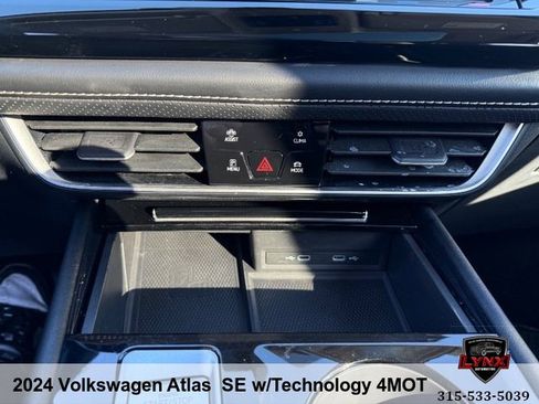 Used 2024 Volkswagen Atlas SE image 23
