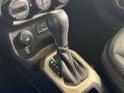Used 2017 Jeep Renegade Limited AWD/4WD image 32