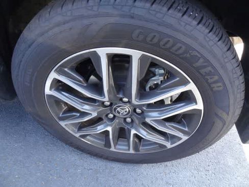 Used 2026 Toyota Corolla Cross XLE w/ Convenience Package AWD/4WD image 13