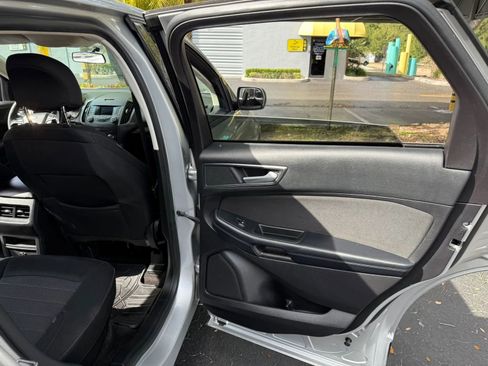 Used 2018 Ford Edge SE image 23