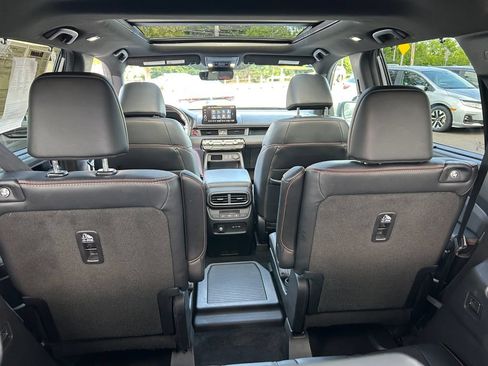 Used 2024 Honda Pilot TrailSport image 28
