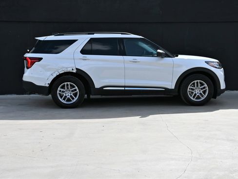 Used 2025 Ford Explorer Active image 10