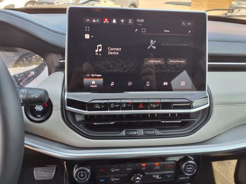 Used 2024 Jeep Compass Limited image 18