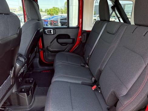 Used 2025 Jeep Wrangler Unlimited Rubicon w/ Convenience Group AWD/4WD image 6