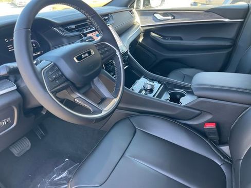 New 2025 Jeep Grand Cherokee Limited image 22