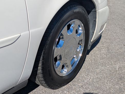 Used 2000 Cadillac De Ville w/ Comfort/Convenience Pkg image 12