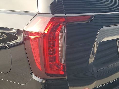 Used 2024 GMC Yukon Denali w/ Denali Reserve Package image 16