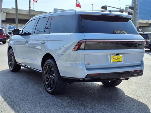 New 2026 Lincoln Navigator Reserve AWD/4WD image 4
